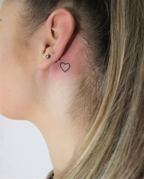 tatuagens atrás da orelha feminina